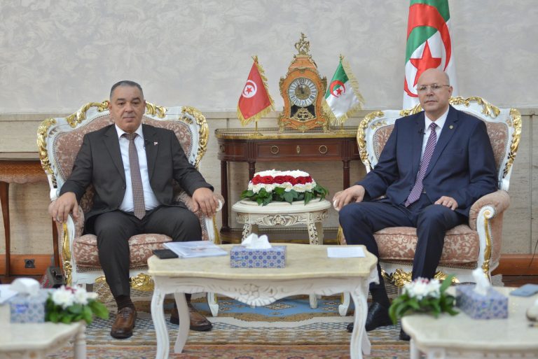 قزوط توفيق يجري محادثات مع منسق مجموعة الصداقة البرلمانية “التونسية – الجزائرية”