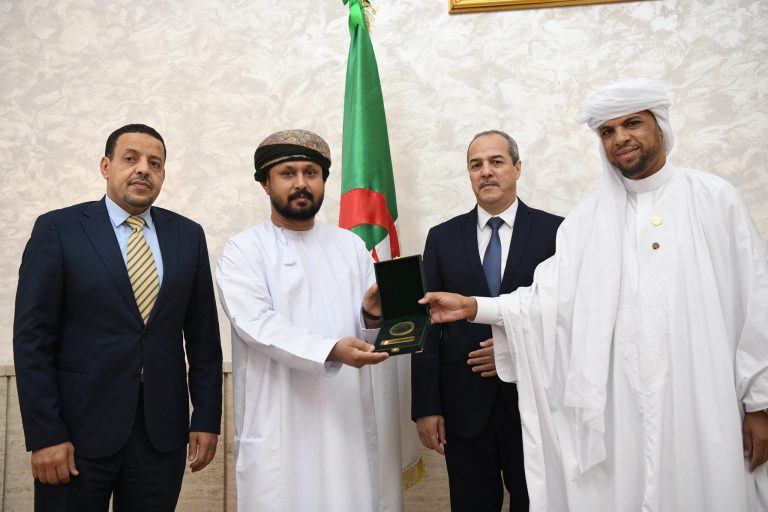 اختتام الدورة التكوينية للوفد الإداري العُماني بمجلس الشعبي الوطني