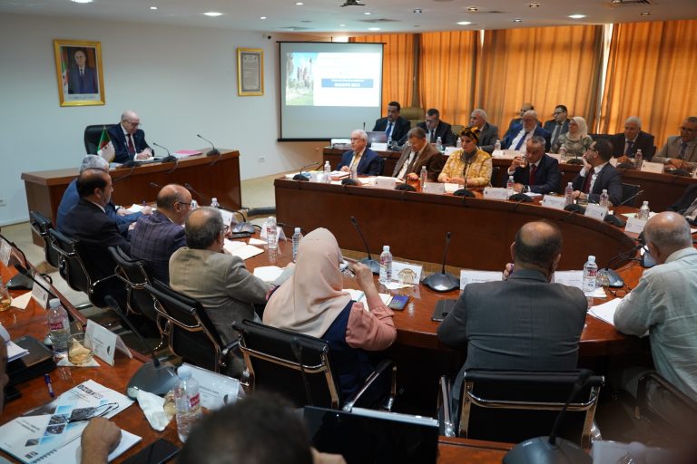 وزير الصناعة يبحث مع مجمع “جيكا” سبل تطوير الإنتاج وتعزيز الصادرات