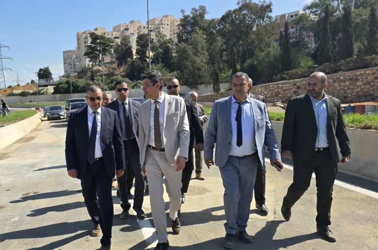 وزير الأشغال العمومية يعاين مشاريع كبرى لتخفيف الضغط المروري بالعاصمة