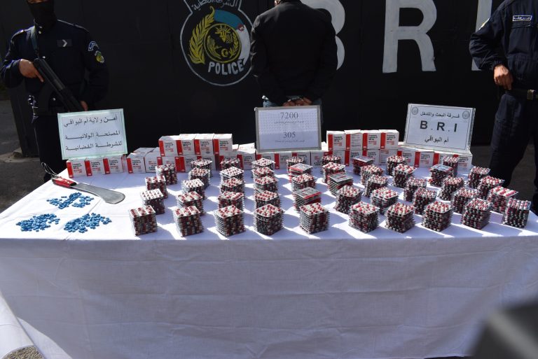 شرطة أم البواقي تطيح بمروج خطير وتحجز أكثر من 7500 قرص مهلوس