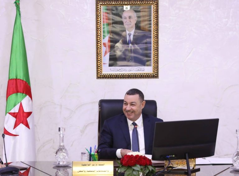 وزير الداخلية يشرف على تنصيب عربات السعيد رئيسًا مديرًا عامًا لمجمع “لوجيترانس”