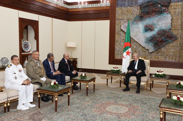 رئيس الجمهورية عبد المجيد تبون يستقبل وزير الدفاع التونسي