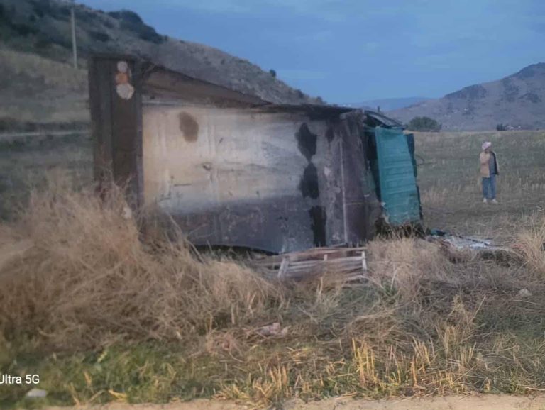 وفاة شخص وإصابة آخر في حادث انقلاب شاحنة بسوق أهراس