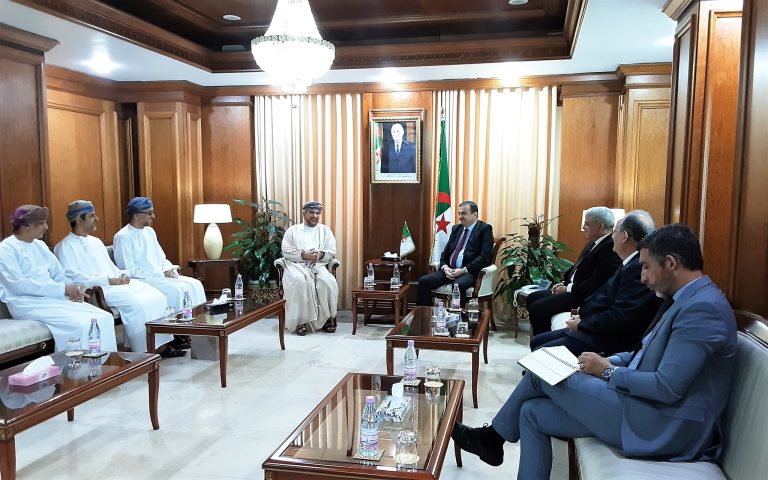 عرقاب يستقبل سفير سلطنة عمان ووفد شركة “أبراج لخدمات الطاقة”