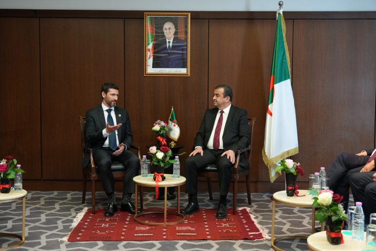 لقاءات ثنائية لوزير المحروقات والمناجم مع مسؤولي كبريات الشركات العالمية على هامش معرض “ناباك 2025” بوهران