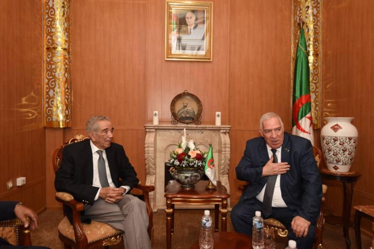 وزير المجاهدين يستقبل رئيس جمعية قدماء “المالغ” دحو ولد قابلية