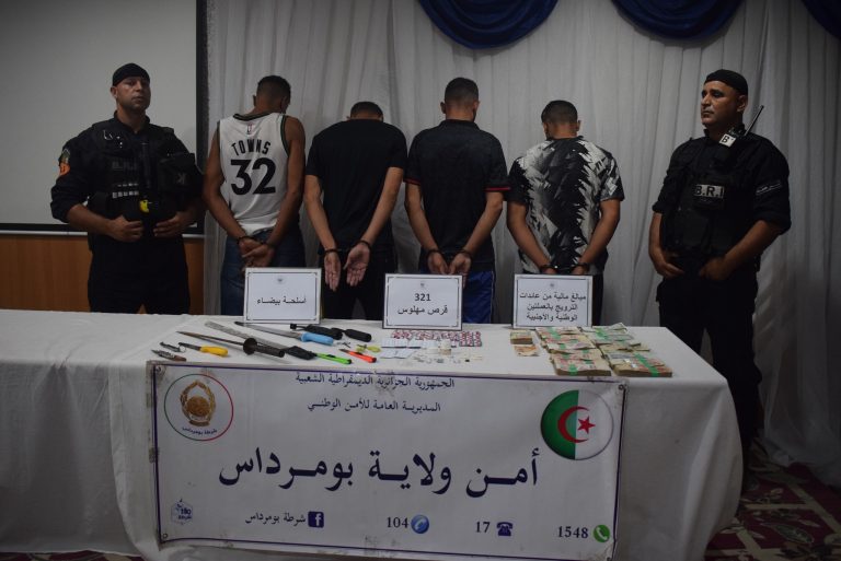 بومرداس : تفكيك شبكة إجرامية وحجز مؤثرات عقلية وأسلحة بيضاء