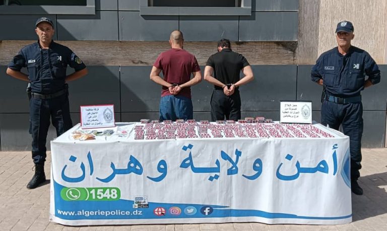 شرطة وهران تطيح بمروّجين للمؤثرات العقلية وتحجز أزيد من 2700 قرص “بريغابلين”