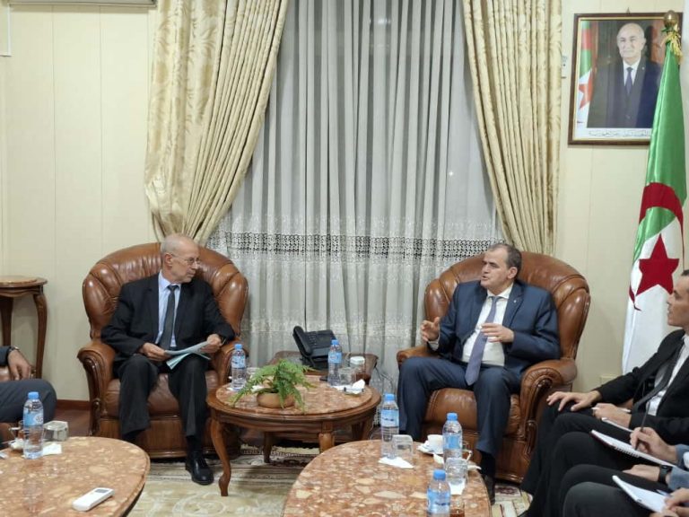 وزير التجارة الخارجية يستقبل وفداً عن الجمعية الوطنية للتجار والحرفيين الجزائريين