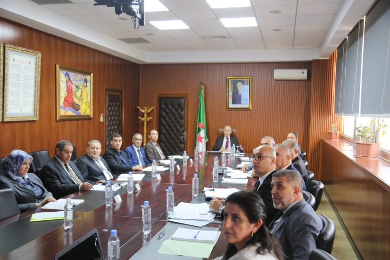 عبد الحق سايحي يشدد على عصـرنة الخدمة العمومية ووضع المواطن في صلب اهتمام التوظيف ومرافقة طالبي العمل