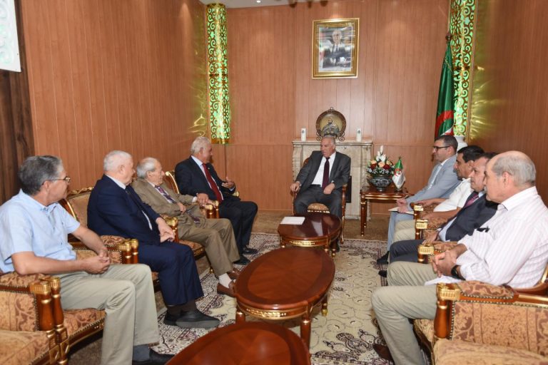 وزير المجاهدين يستقبل رئيس جمعية “مشعل الشهيد”