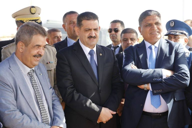 دربال يعاين أشغال إنجاز نقب استكشافي بمنطقة بربور لتعزيز الموارد المائية بولاية سعيدة