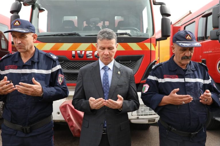 الحماية المدنية تُحيي اليوم الوطني للهجرة بالوقوف دقيقة صمت ترحّمًا على أرواح شهداء 17 أكتوبر 1961