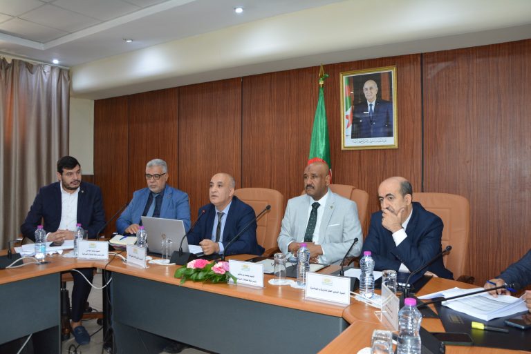 لجنة المالية تستمع إلى عرضيين للمدير العام للميزانية والمدير العام للخزينة العمومية