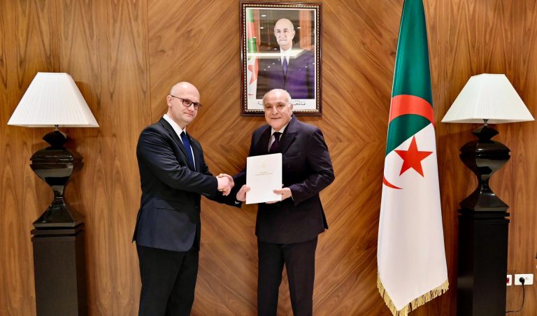 أحمد عطاف يستقبل السفير الجديد لجمهورية بيلاروس لدى الجزائر