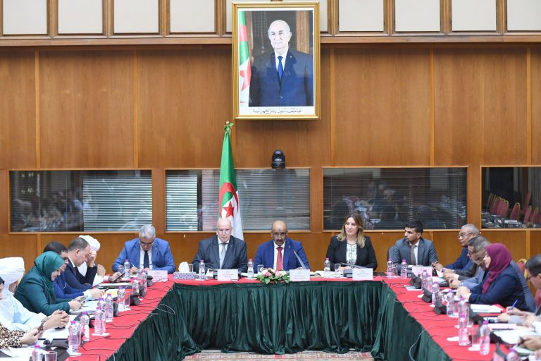 لجنة المالية تستمع إلى عرض وزير الصناعة حول أهداف قطاعه لسنة 2026