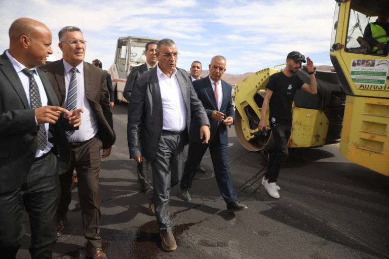 وزير الأشغال العمومية يعاين مشروع صيانة الطريق الوطني رقم 06 ببلدية مكاليس