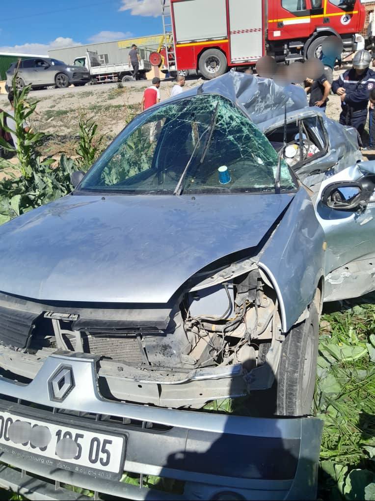 إصابة شخص في تصادم بين سيارة وشاحنة بولاية سطيف