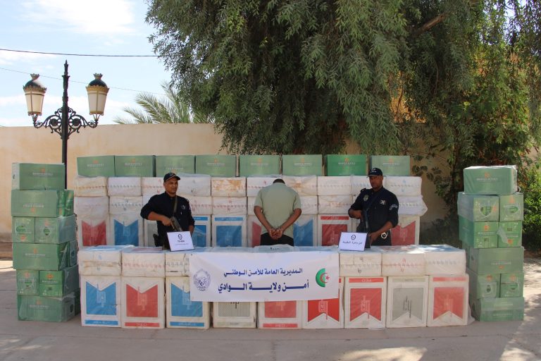 الوادي : أمن دائرة الرقيبة يضبط 79 ألف علبة سجائر مهربة