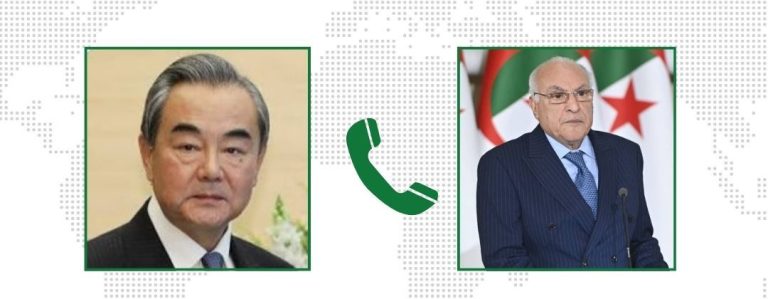 مكالمة هاتفية بين أحمد عطاف ووزير خارجية الصين لتعزيز الشراكة الإستراتيجية