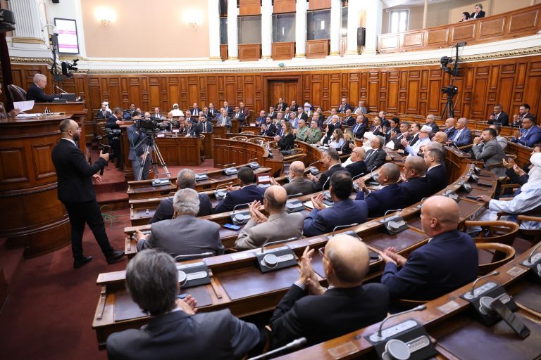 مجلس الأمة يصادق على قانوني وسام الجيش الوطني الشعبي والأوسمة العسكرية