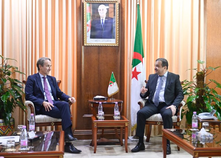 وزير المحروقات والمناجم يستقبل نائب رئيس مجمع “إكينور” النرويجي لبحث آفاق التعاون