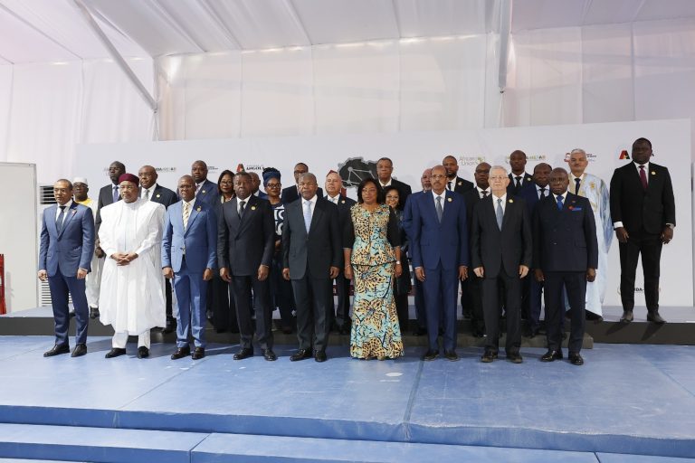 رئيس مجلس الأمة يشارك في افتتاح القمة الإفريقية الثالثة لتمويل تنمية البنية التحتية في إفريقيا بلواندا