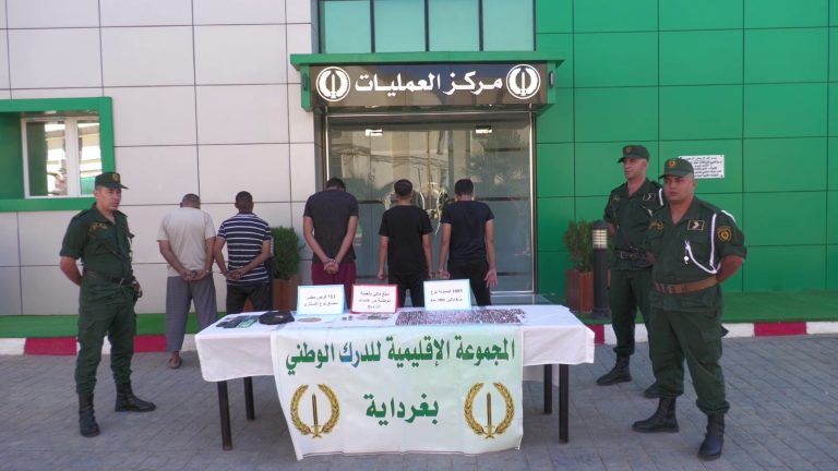 الدرك الوطني بغرداية يتمكن من حجز 1085قرص مهلوس نوع بريغابالين، 753قرص مخدر مصنع نوع إكستازي؛ توقيف 09 أشخاص.