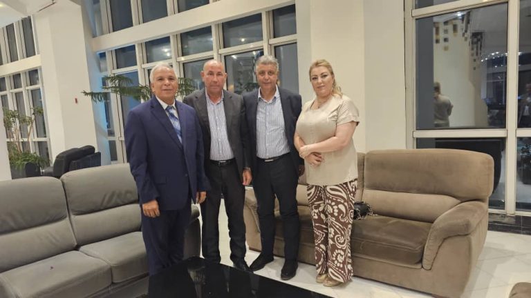 تعيش عنابة هذه الساعات على وقع تحضيرات مكثفة للقاء الجهوي لحزب جبهة التحرير الوطني بإشراف الأمين العام الأستاذ عبد الكريم بن مبارك