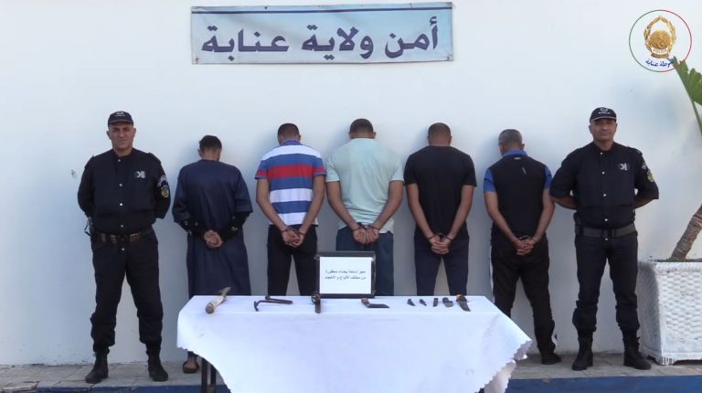 شرطة عنابة : توقيف خمسة أشخاص وحجز أسلحة بيضاء محظورة من مختلف الأنواع و الأحجام