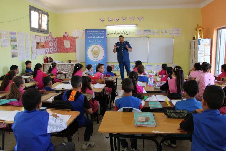 أمن البليدة يواصل برنامجه التحسيسي لحماية الأطفال من الآفات الاجتماعية