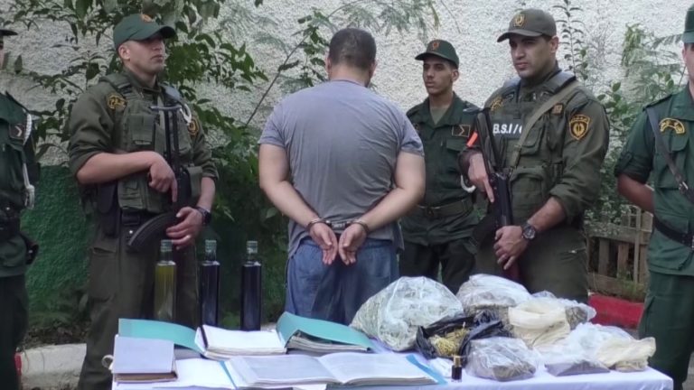 الدرك الوطني بالعاصمة يطيح بشخص يمارس طقوس السحر والشعوذة في أولاد فايت