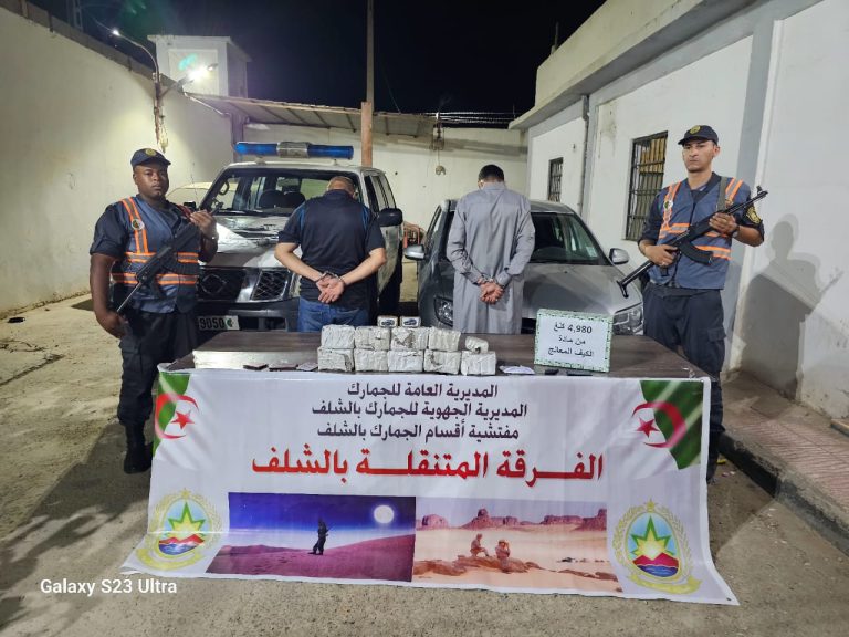 الجمارك بالشلف تحجز 4 كلغ و9.80 غ من الكيف المعالج وتوقف شخصين