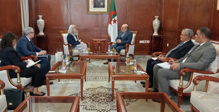 وزير الشؤون الدينية والأوقاف، يوسف بلمهدي، استقبل اليوم بمقر الوزارة سفيرة كندا بالجزائر، روبن لين ويتلوفر.