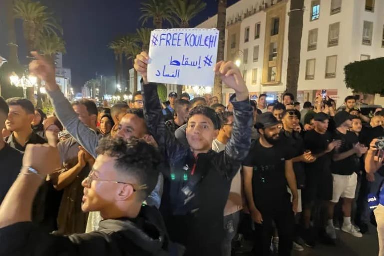 تواصل الانتقادات ضد حكومة المخزن وسط اتهامات بتكميم الأفواه وتكريس الفساد السياسي