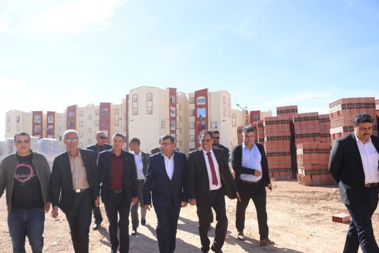 خنشلة | والي الولاية في خرجة ميدانية إلى دائرة بوحمامة لمعاينة مشاريع تنموية هامة في قطاعات التربية والرياضة والري