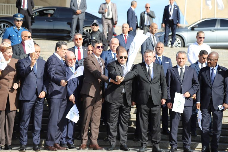 وزير العدل يُعطي إشارة انطلاق القافلة الوطنية للتحسيس بمخاطر المخدرات في الوسط المدرسي