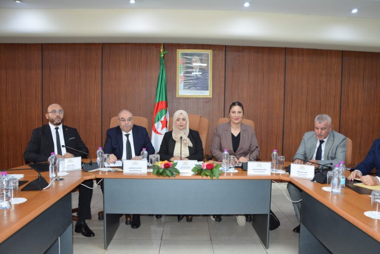 لجنة الشؤون الاقتصادية تستمع لوزير الصناعة الصيدلانية حول استراتيجية تعزيز الإنتاج الوطني