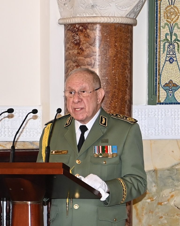 تهاني الفريق أول حول تعزيز ثقة الشعب بجيشه في ذكرى ثورة نوفمبر