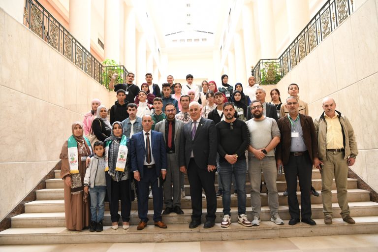 تلاميذ من “ثانوية العقيد عبد الرحمن ميرة” في زيارة بيداغوجية إلى المجلس الشعبي الوطني