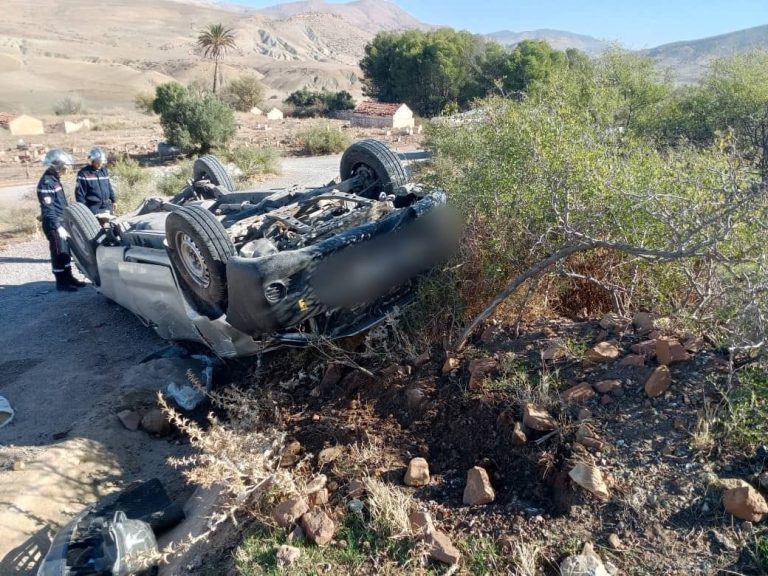 انحراف وانقلاب سيارة بتيسمسيلت يخلف وفاة شخص وإصابة آخر