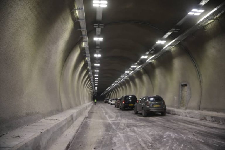 وزير الأشغال العمومية يعاين مشروع تأهيل أنفاق خراطة ببجاية