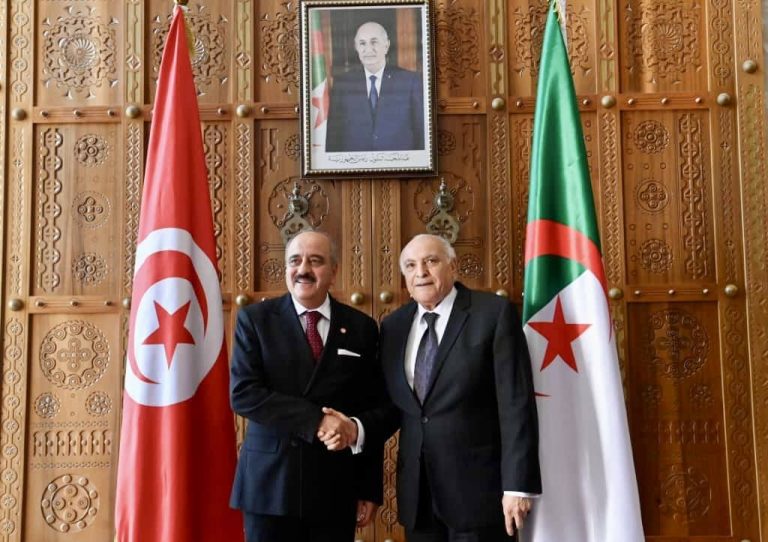 لقاء وزير الخارجية الجزائري بنظيره التونسي تحضيرًا لاجتماع آلية دول الجوار حول ليبيا