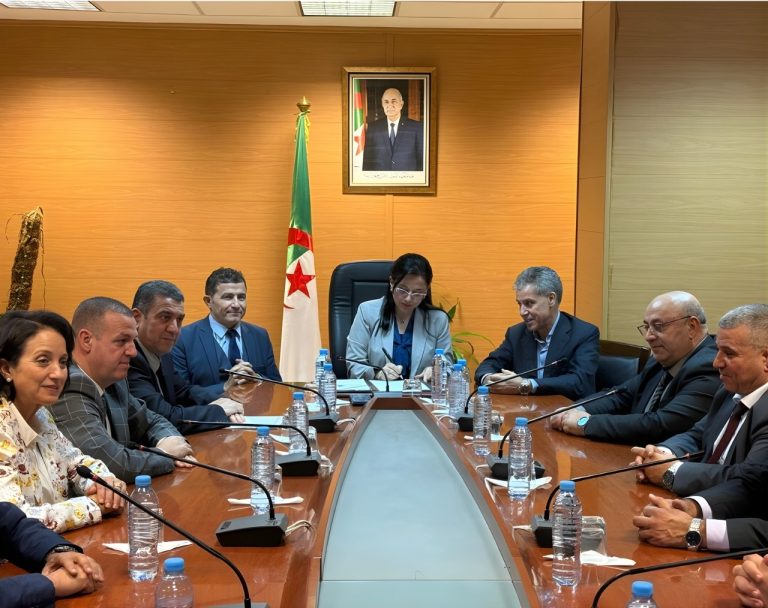 وزيرة التجارة الداخلية تُشرف على تنصيب رئيس الديوان الجديد للوزارة، السيد زين الدين يحياوي