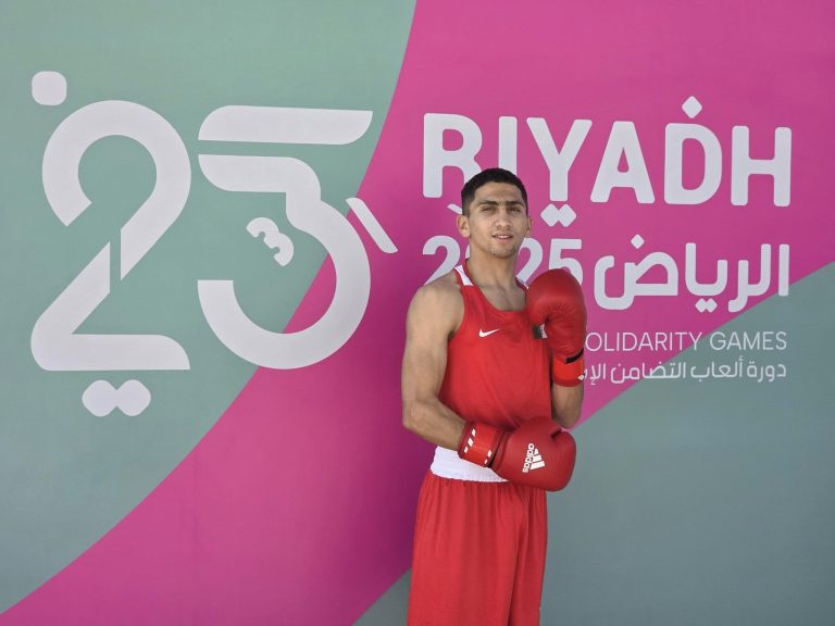 الملاكم الجزائري محمد عباس يتأهل إلى نهائي وزن 55 كغ بدورة ألعاب التضامن الإسلامي