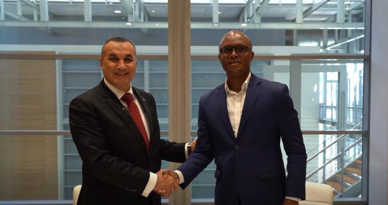 لقاءات ثنائية لعلي زروقي بالقمة العالمية للبنية التحتية الرقمية العمومية في كايب تاون