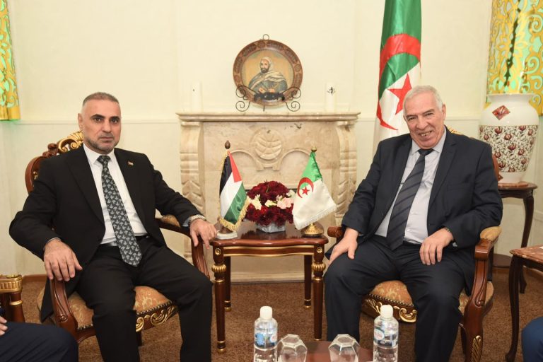 وزير المجاهدين يستقبل سفير فلسطين ويؤكد دعم الجزائر الثابت للقضية الفلسطينية