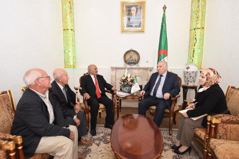 وزير المجاهدين يستقبل رئيس جمعية ضحايا الألغام لبحث سبل الدعم والرعاية