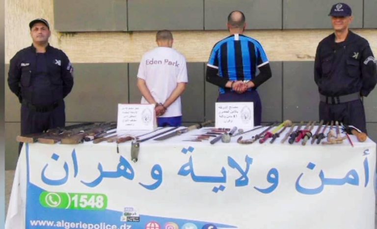 شرطة وهران توقف شخصين من عصابة أحياء وتضبط أسلحة بيضاء محظورة